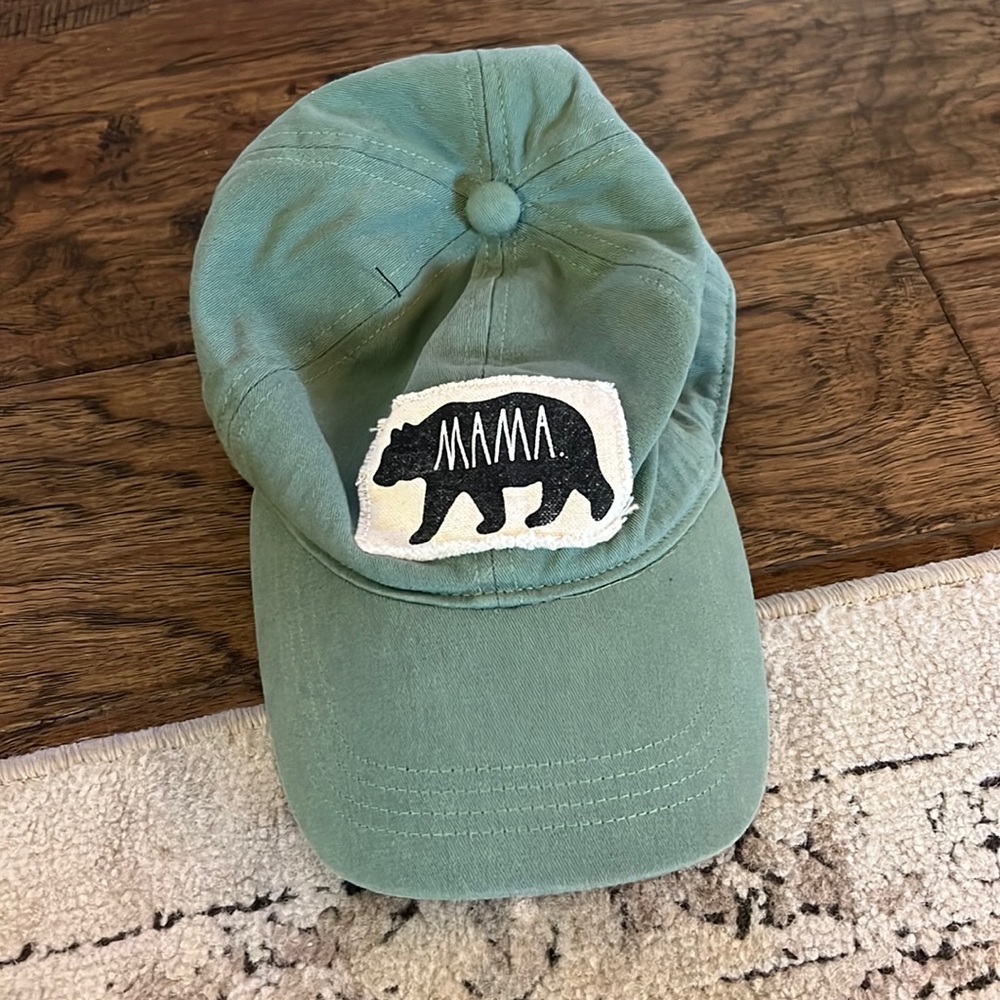Mama hat